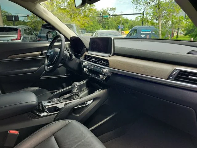 Used 2021 White Kia SX image 36