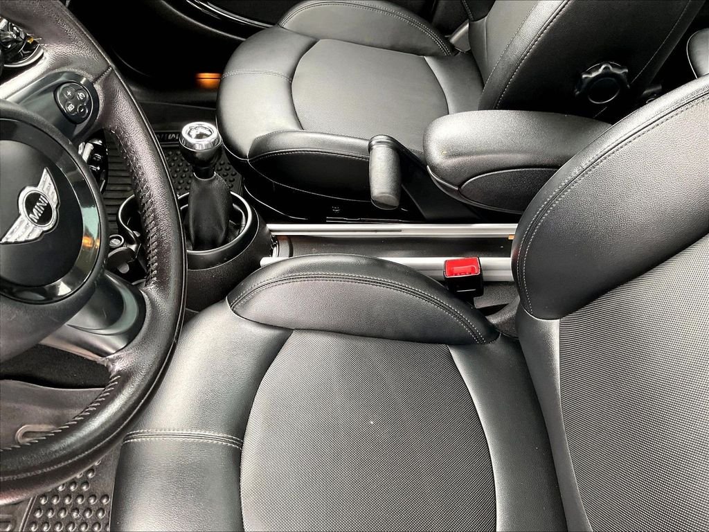 Used 2015 Red MINI Base image 19