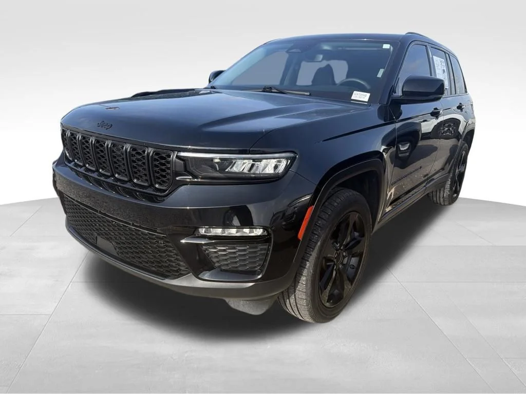 Used 2023 Diamond Black Jeep Limited image 7