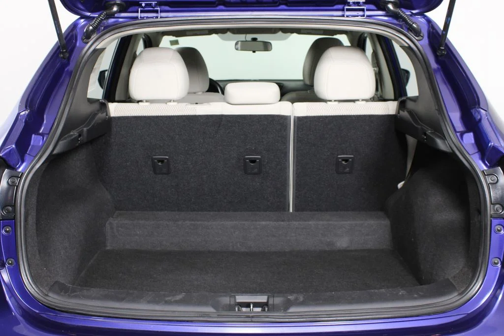 Used 2017 Blue Nissan S image 7