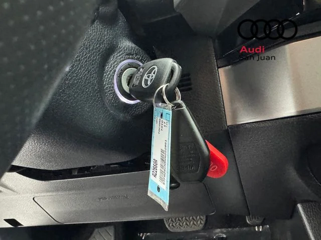 Used 2017 White Toyota SR5 image 31