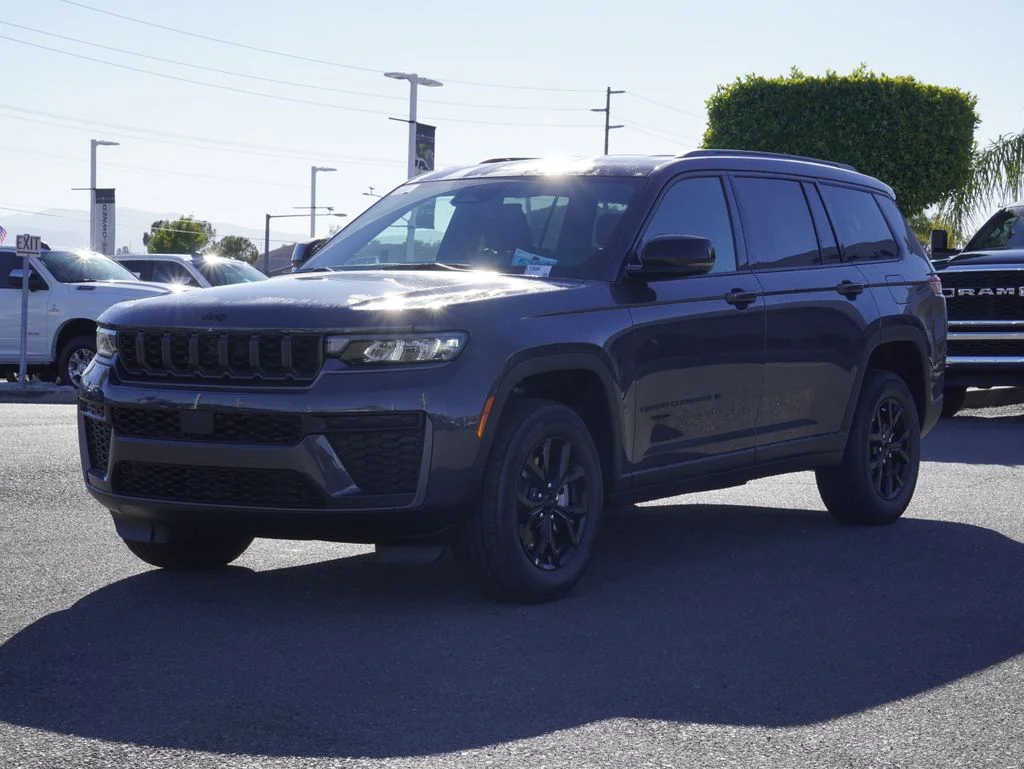 New 2026 Baltic Gray Metallic Clearcoat Jeep Altitude image 7