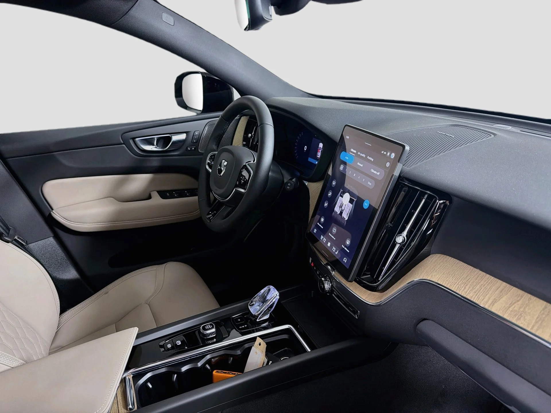 New 2027 Vapour Grey Volvo Plus image 29