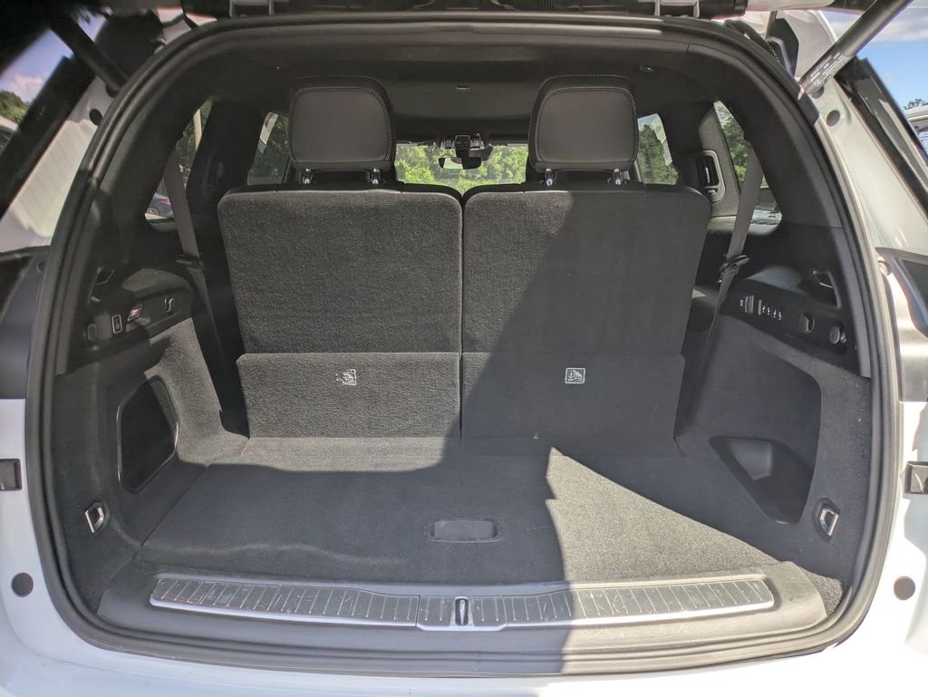 Used 2023 White Jeep Overland image 29