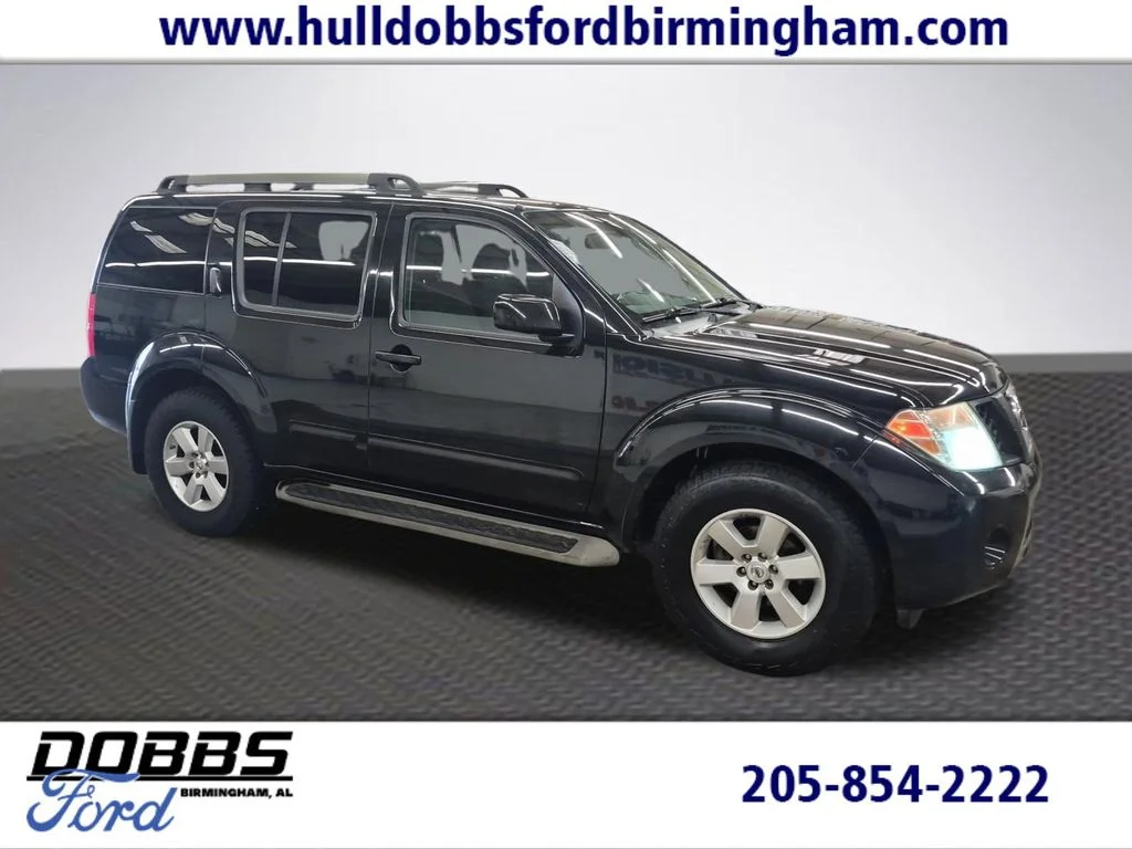 2011 Nissan Pathfinder SV 4x2's photo