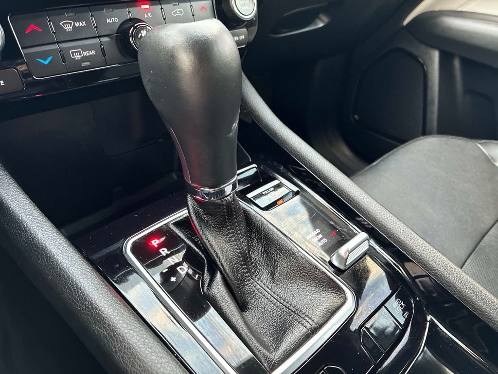 Used 2023 Gray Jeep Limited image 27