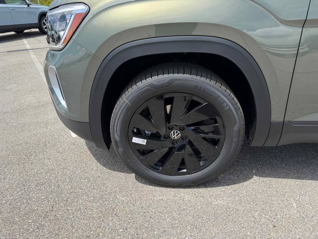 New 2026 Green Volkswagen 2.0T SE w/Technology image 14