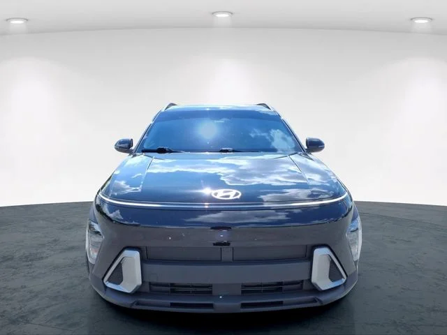 Used 2025 Black Hyundai SEL image 4