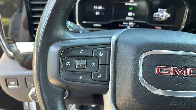 Used 2025 White GMC SLT image 23