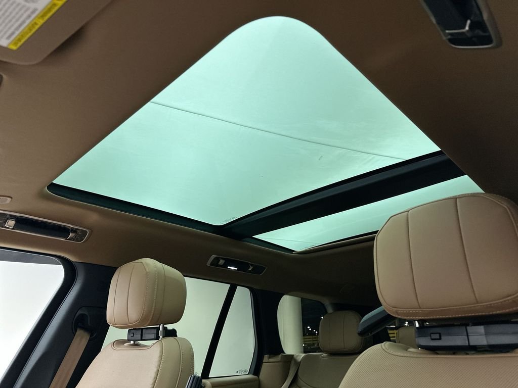 New 2027 Varesine Blue Metallic Land Rover SE image 11