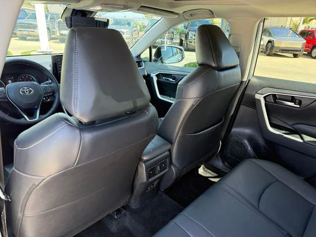 Certified Used 2022 SILVER SKY METALLIC Toyota XLE Premium image 27