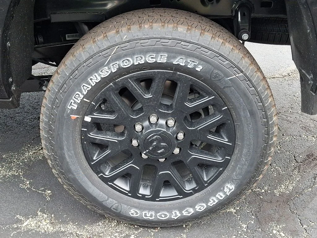 New 2026 Diamond Black Crystal Pearl-Coat Exterior Paint RAM Limited image 5