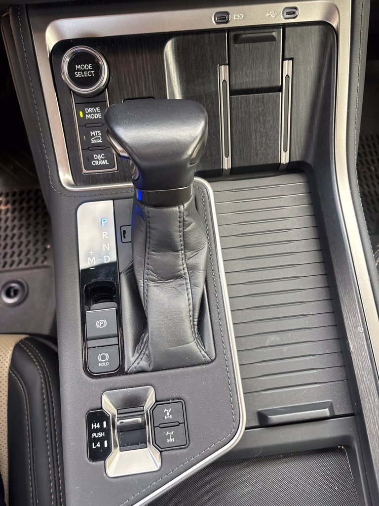 Used 2024 White Lexus  image 9