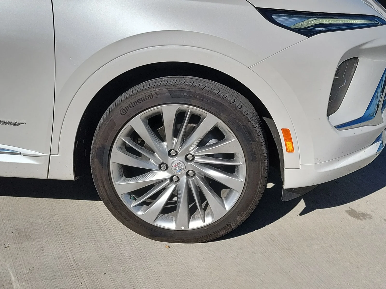 Used 2025 White Buick Avenir AWD image 7