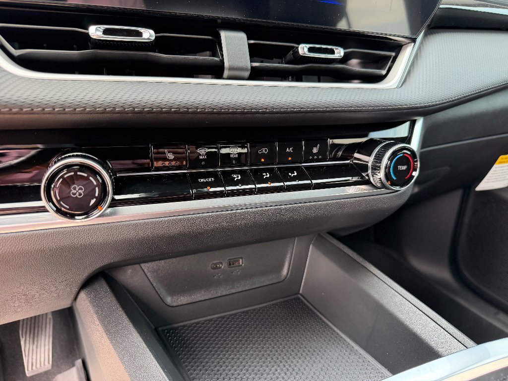 2027 Chevrolet Equinox LT - Photo 34