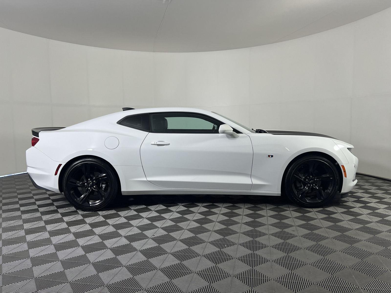 Used 2024 Summit White Chevrolet 2LT image 22