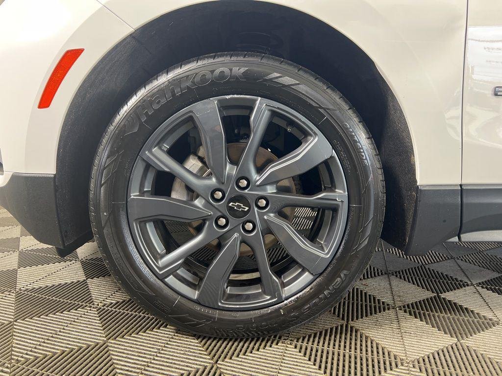 Used 2022 Summit White Chevrolet RS image 31