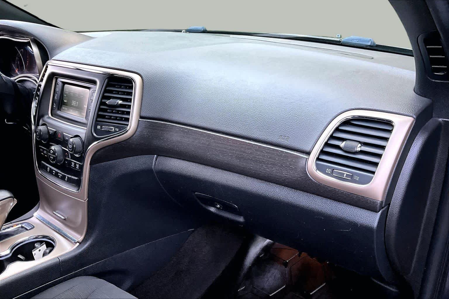 Used 2016 Maximum Steel Metallic Clearcoat Jeep Laredo image 17