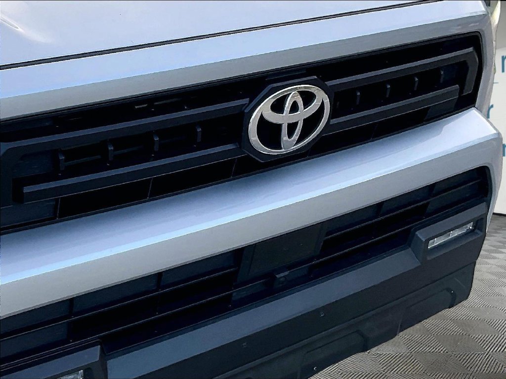 Used 2025  Toyota SR5 image 30