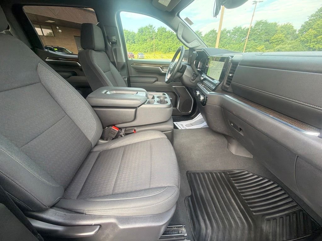 Used 2024 Silver GMC Elevation image 44