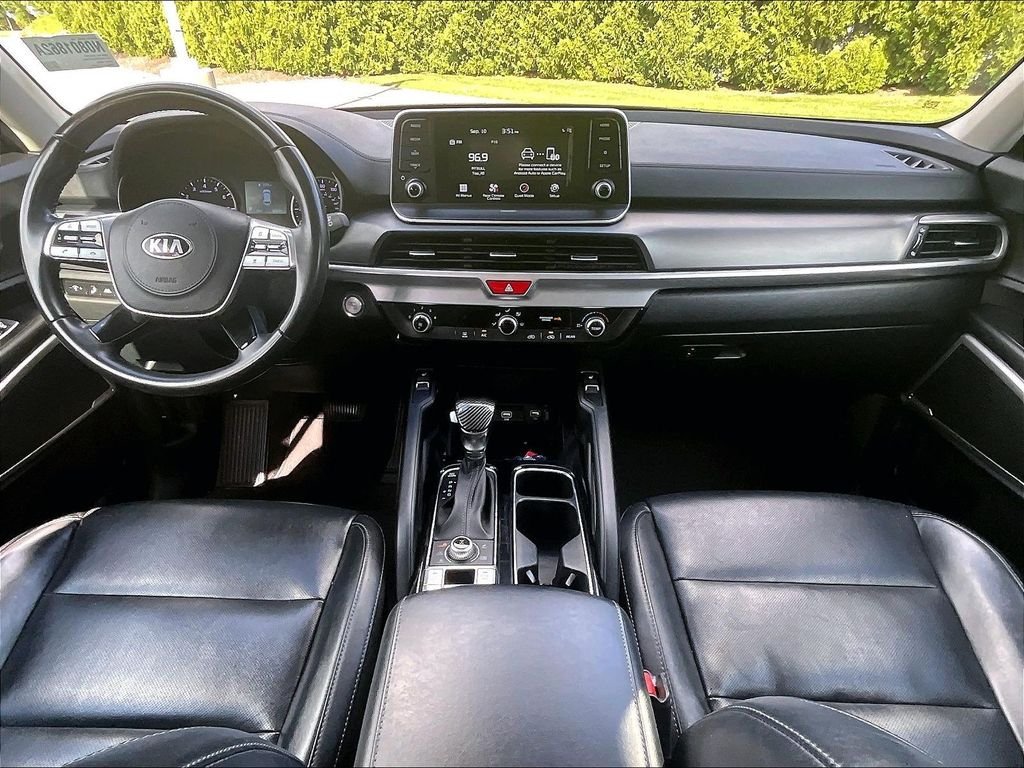 Used 2020 Black Kia S image 22