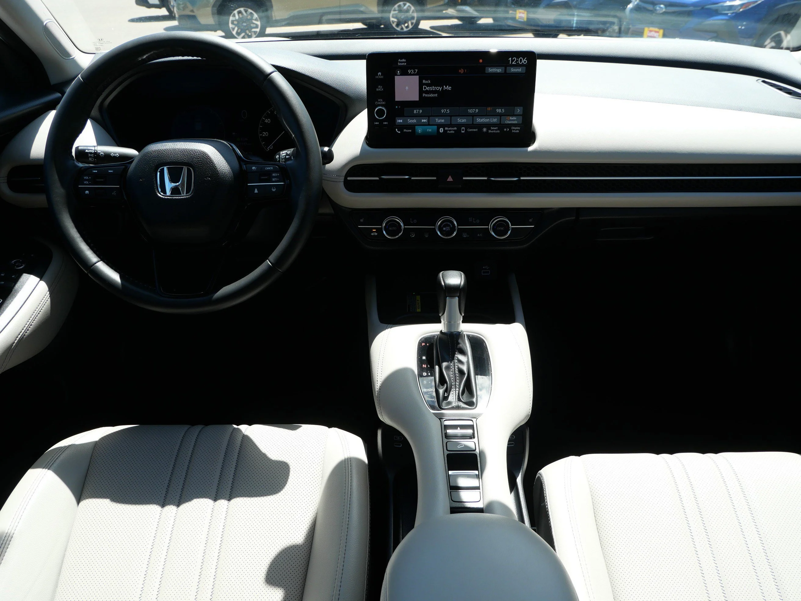 Used 2024 Platinum White Pearl Honda EX-L image 10