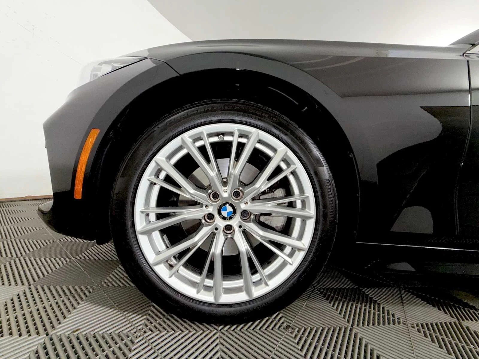 2024 BMW 3 Series 330i - Photo 8