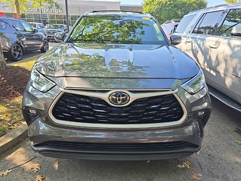 Used 2021 Gray Toyota XLE image 3