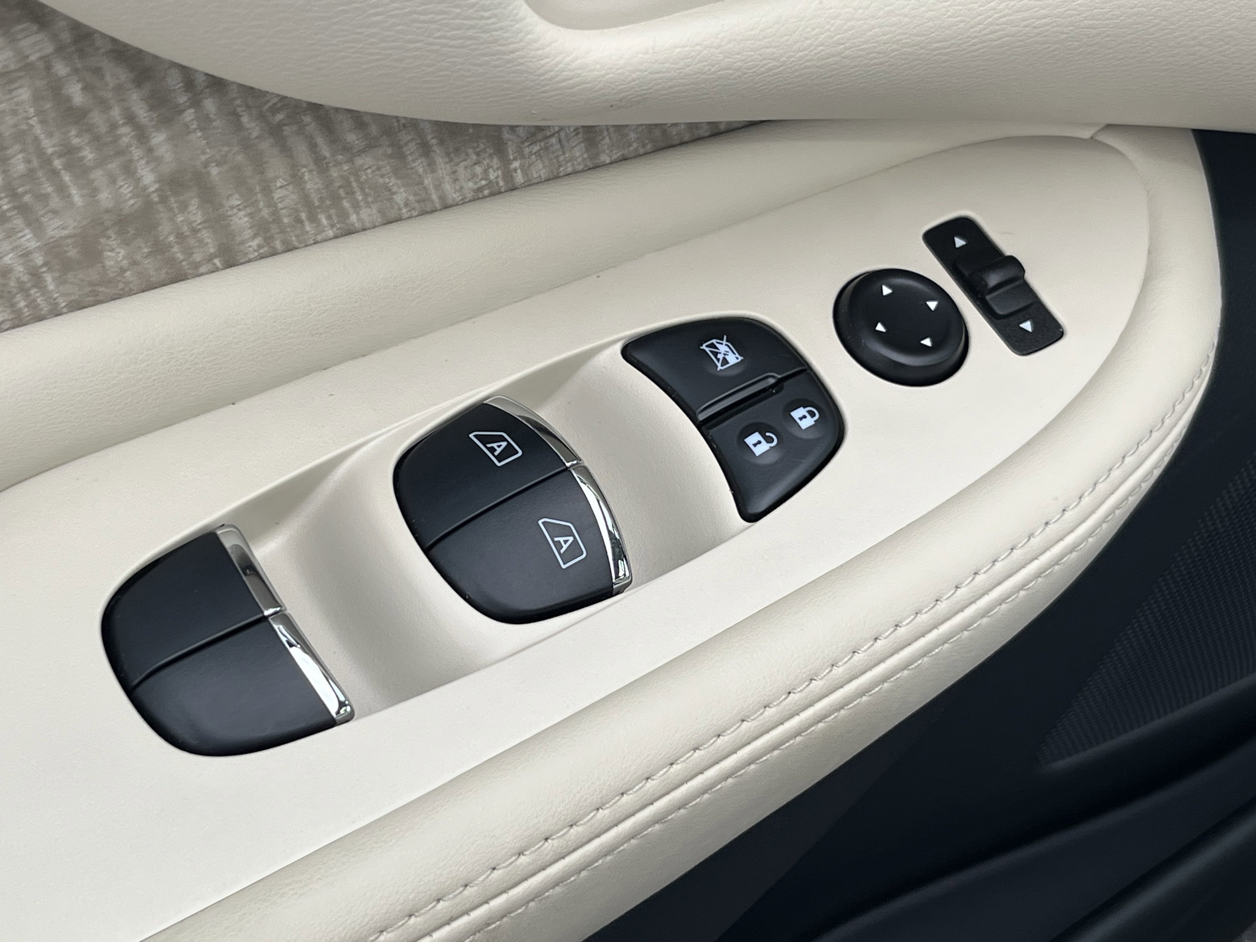 2024 Nissan Murano SL photo 2