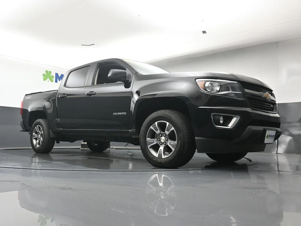 Used 2015 Black Chevrolet Z71 image 25
