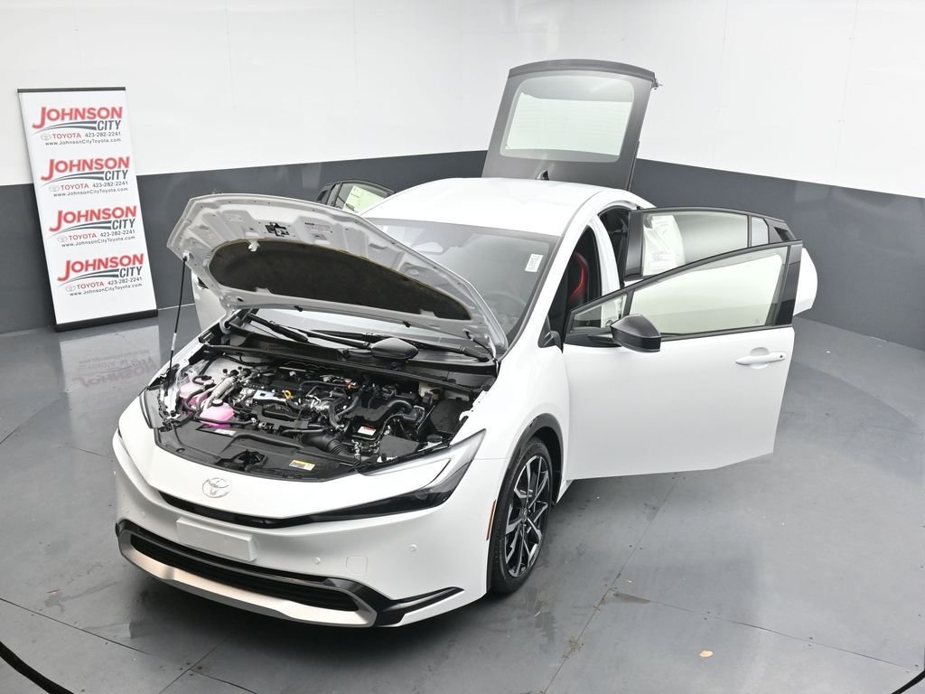 New 2026 Wind Chill Pearl <sup>1</sup> Toyota  XSE image 37