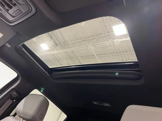 Used 2023 Silver GMC SLT image 15