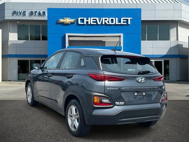 Used 2020 Gray Hyundai SE image 4