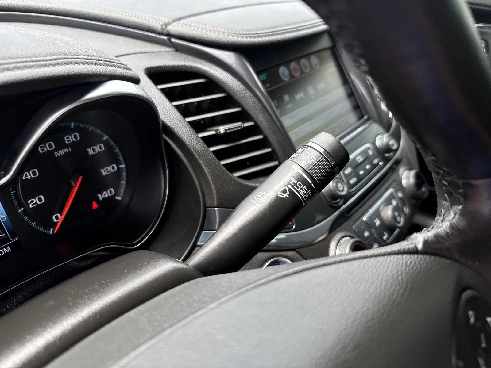 Used 2019 IRIDESCENT PEARL TRICOAT Chevrolet Premier image 22