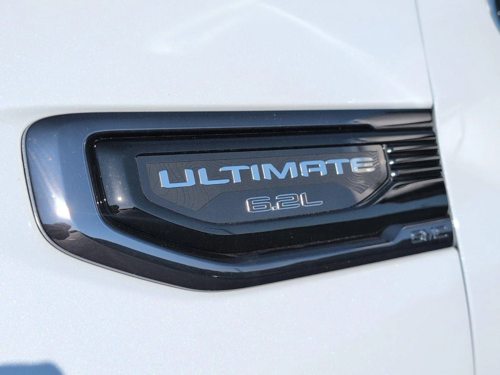 New 2026 Glacier White Tricoat GMC Denali Ultimate image 6