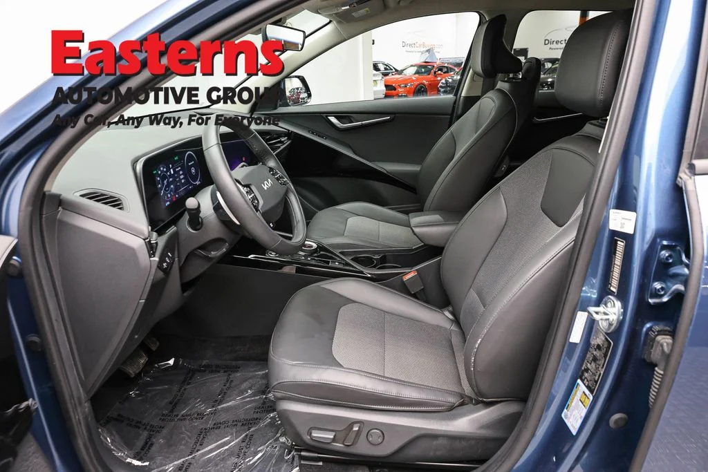 Used 2023 Blue Kia Wind image 14