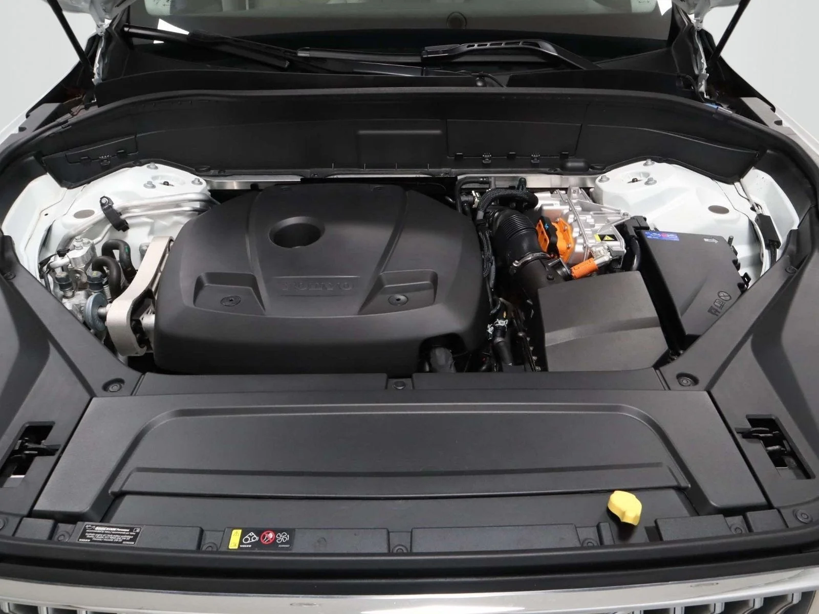 Used 2025 White Volvo Plus image 11