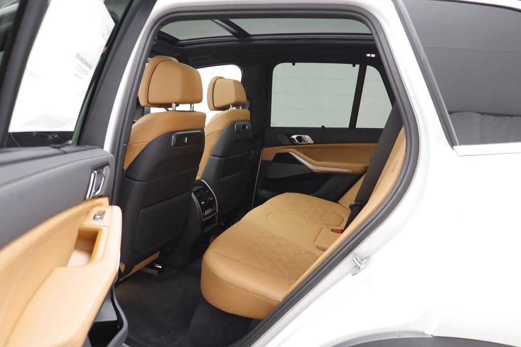 New 2026 Mineral White Metallic BMW xDrive40i image 15