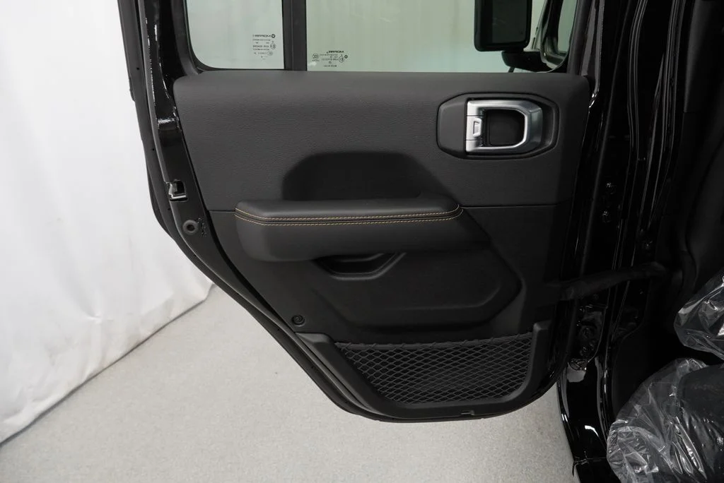 New 2026 Black Clear-Coat Exterior Paint Jeep Sahara image 30