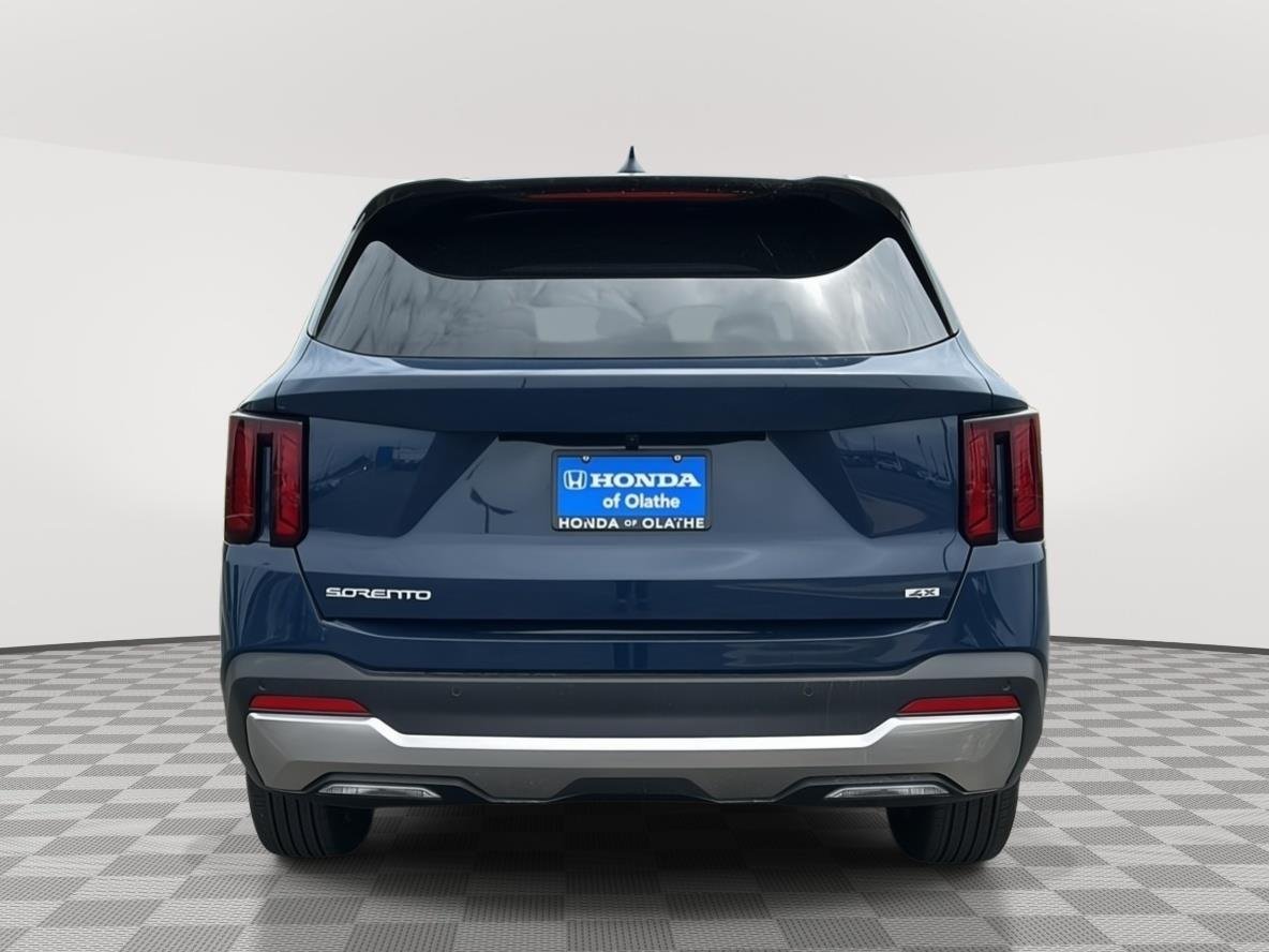2025 Kia Sorento S - Photo 5