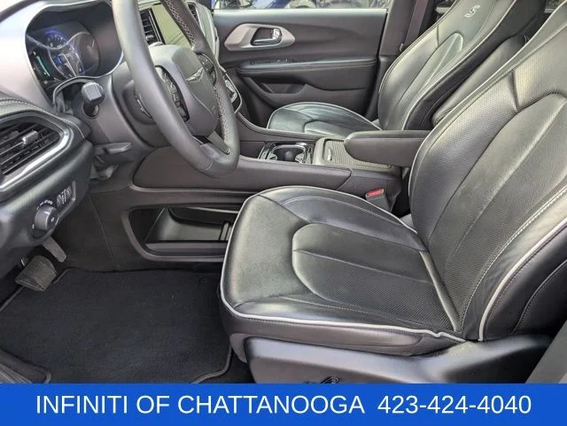 Used 2025 Black Chrysler Limited image 21