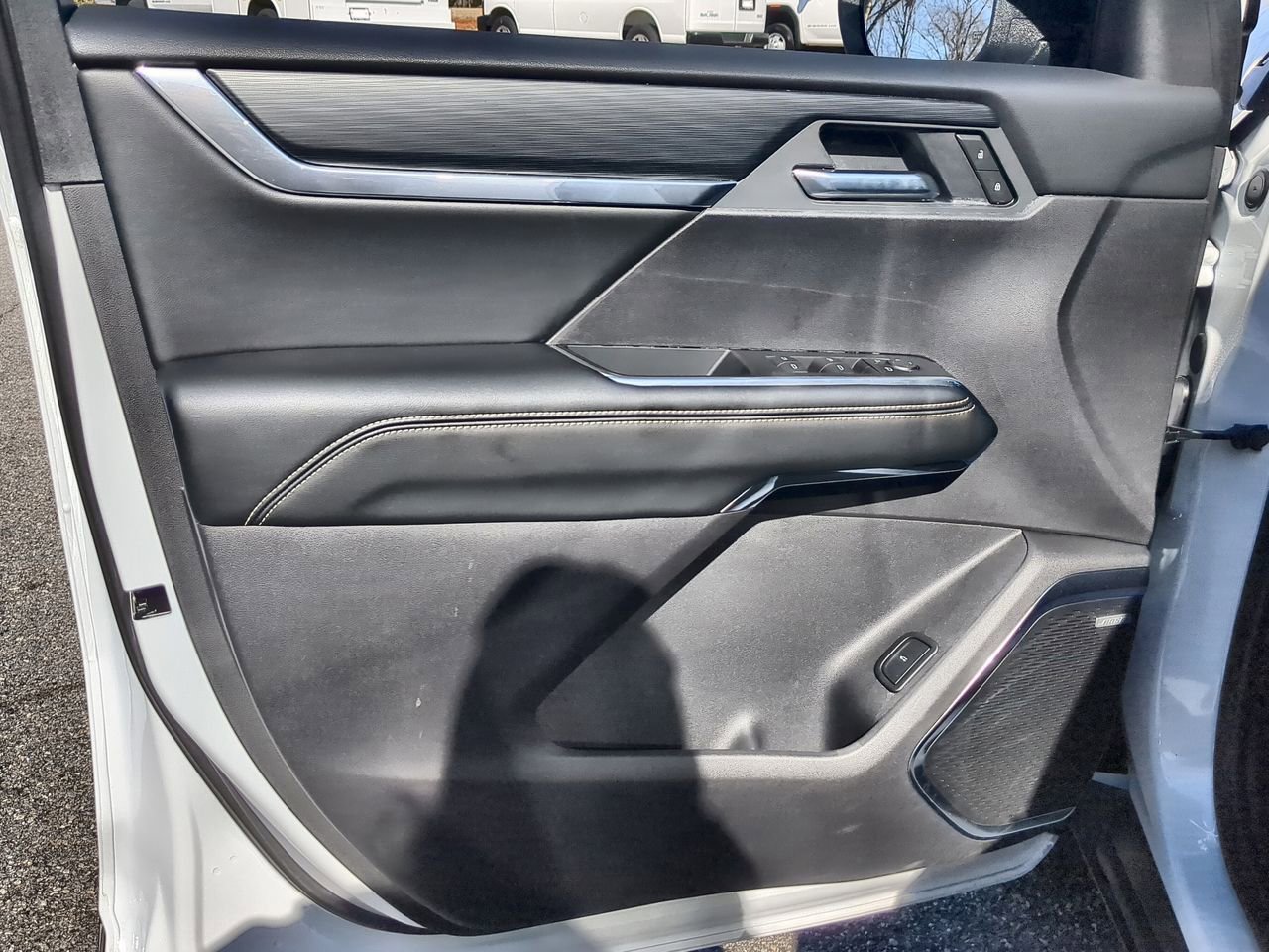 Used 2025 Summit White GMC Elevation image 22
