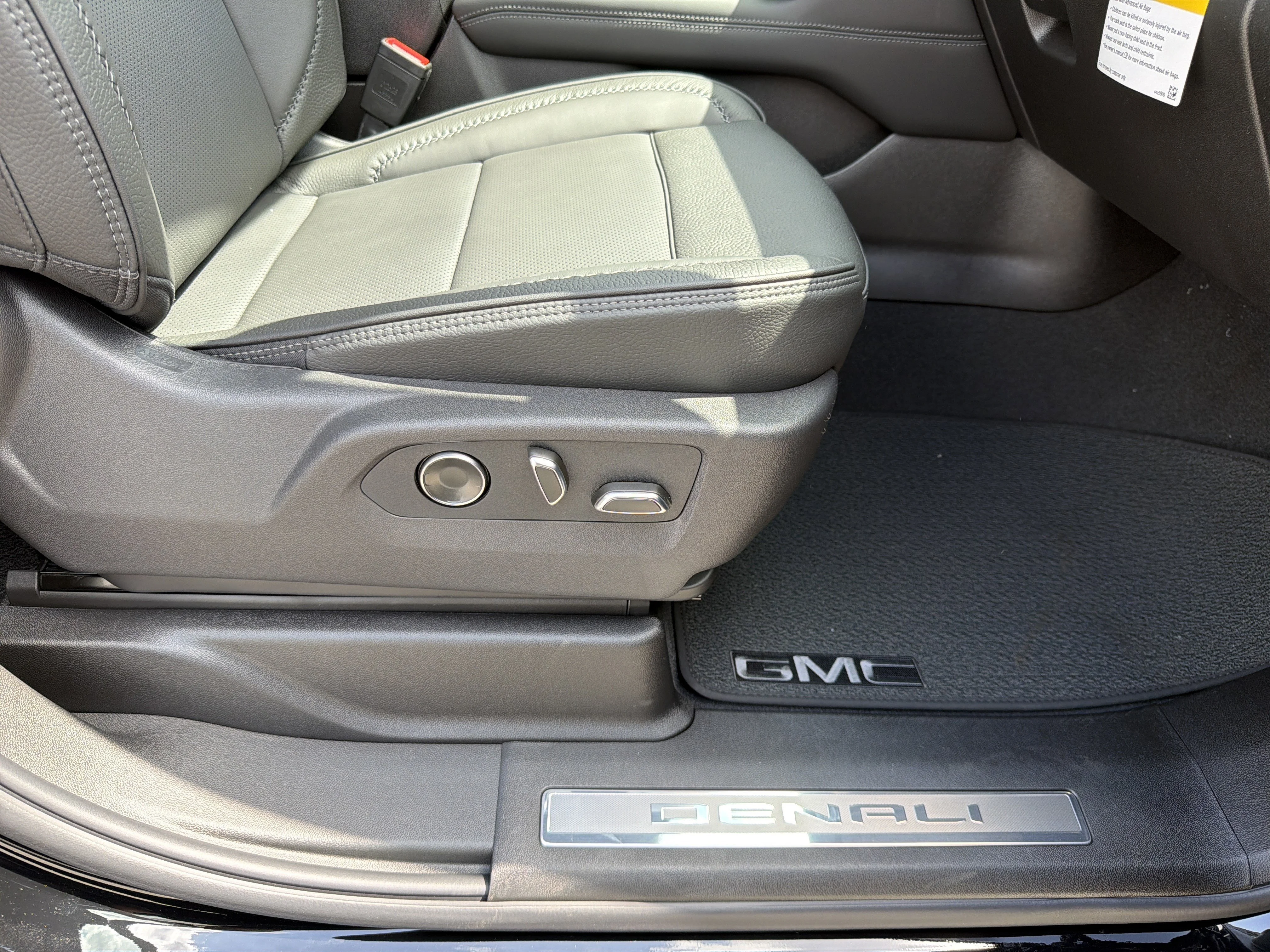 2026 GMC Yukon XL Denali - Photo 15