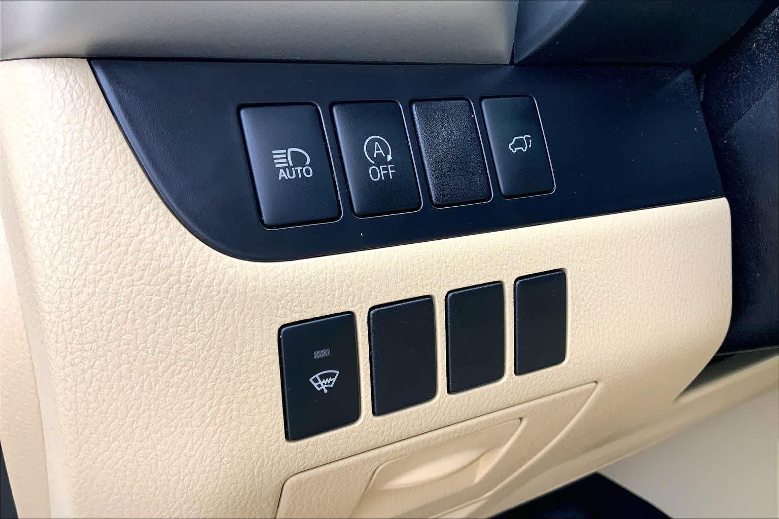 Used 2019 Blizzard Pearl Toyota LE image 33