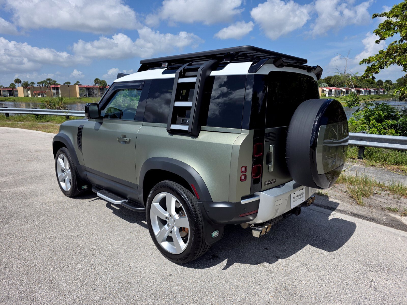 Used 2021 Pangea Green Metallic Land Rover 90 First Edition image 2
