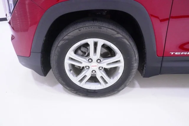 Used 2023  GMC SLE image 11