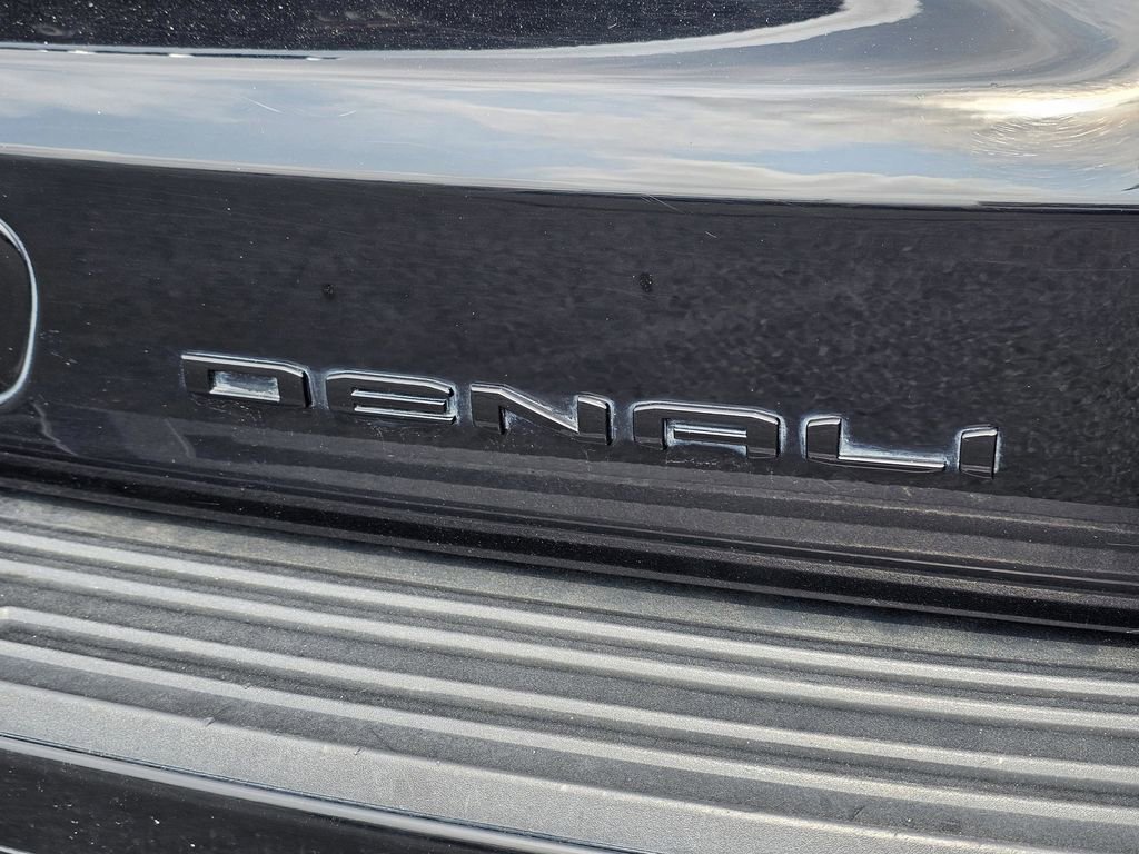 Used 2023 Onyx Black GMC Denali image 10