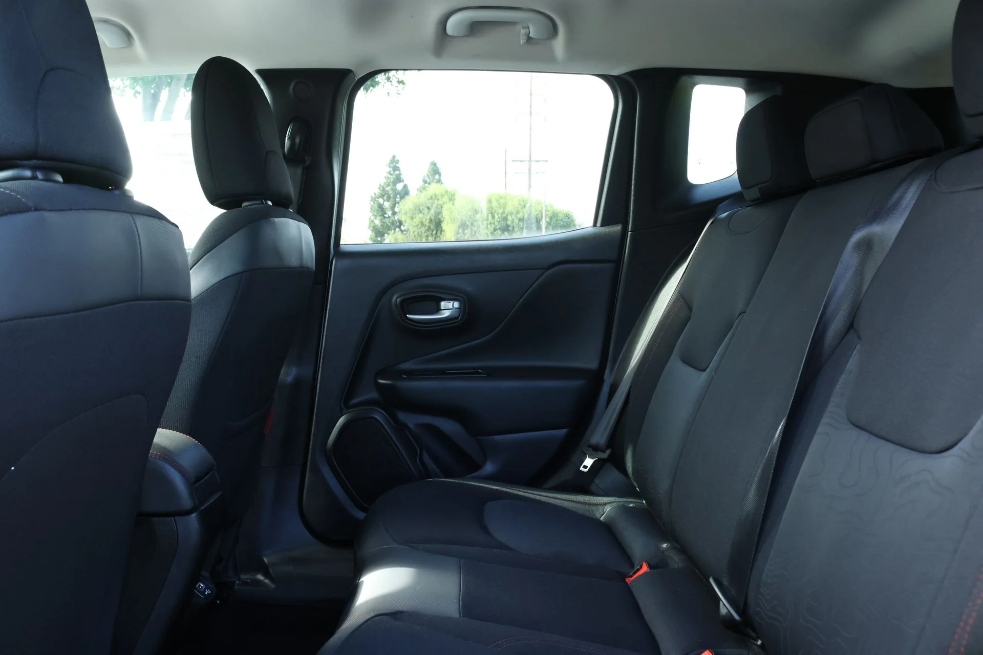 Used 2023 White Jeep Trailhawk image 19