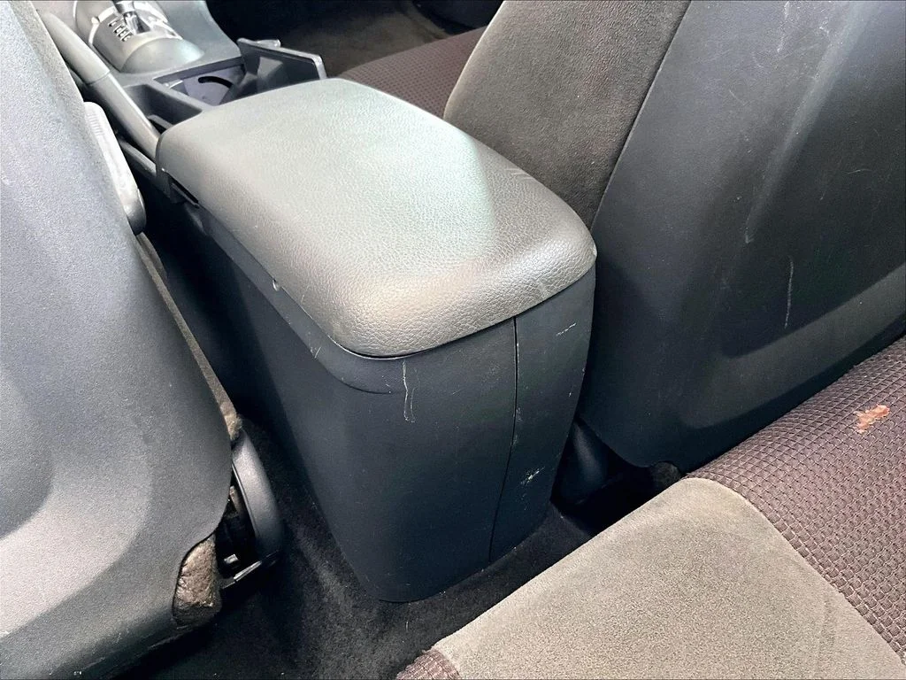 Used 2012 White Mitsubishi GS Sport image 34