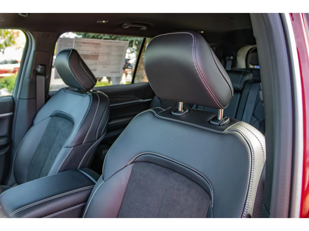 New 2026 Velvet Red Pearlcoat Jeep Laredo Altitude image 37